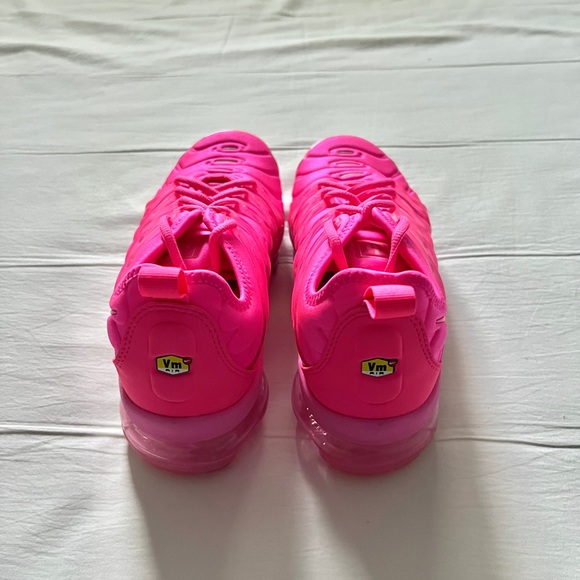 Nike Air VaporMax Plus "Hyper Pink/White/Pink Blast" Women's Shoe - Picture 4 of 5